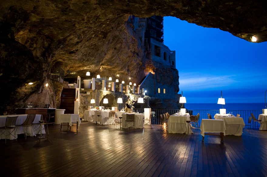 italian-cave-restaurant-grotta-palazzese-polignano-mare-21