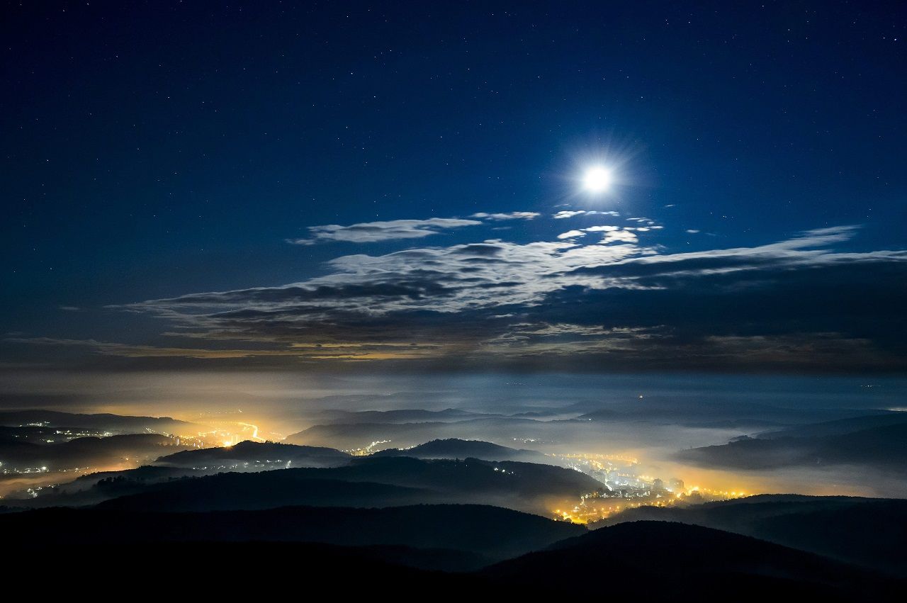 A Hold Salgótarján felett 2015. október 21-én
