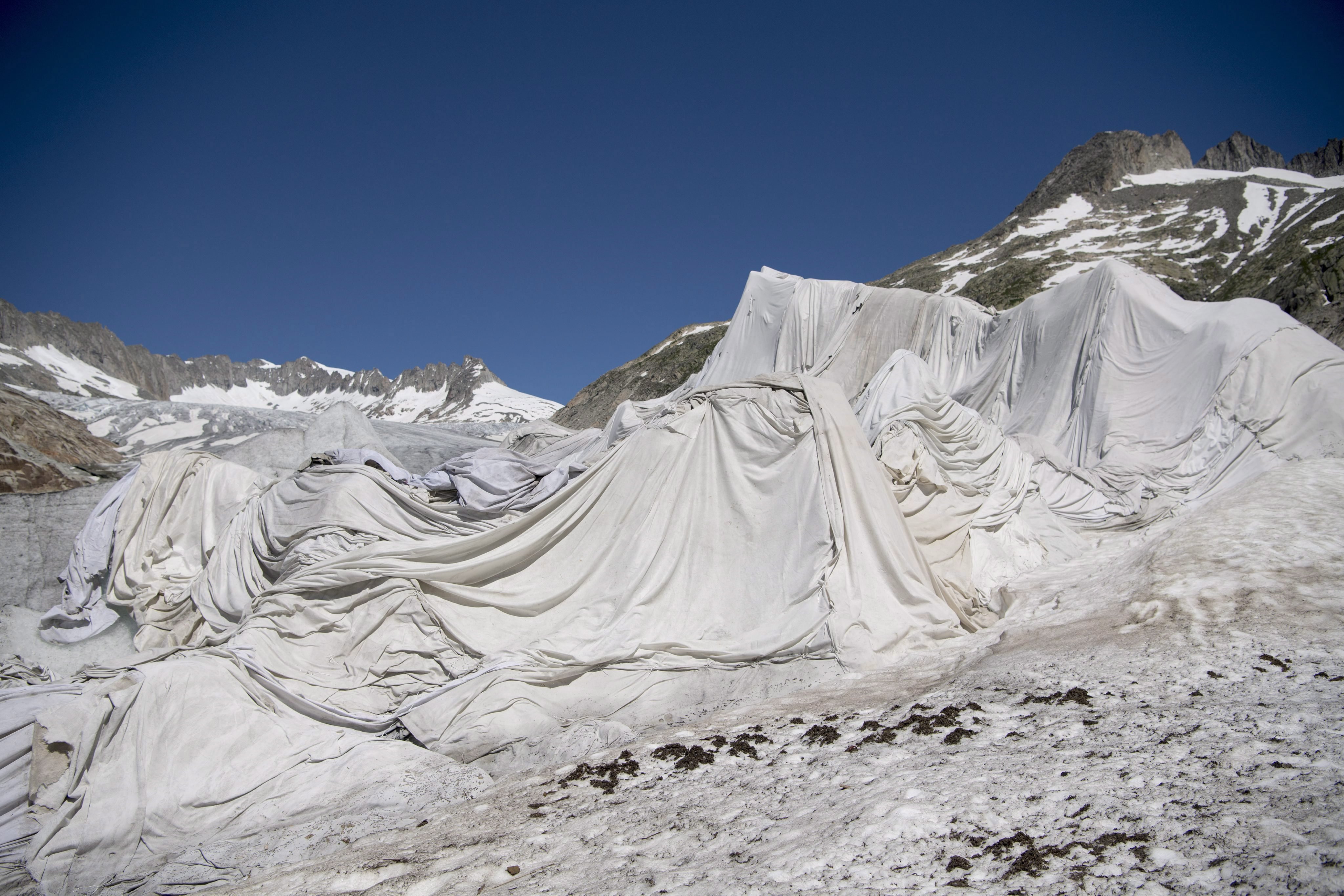 Gleccserolvadás megfékezése Svájcban