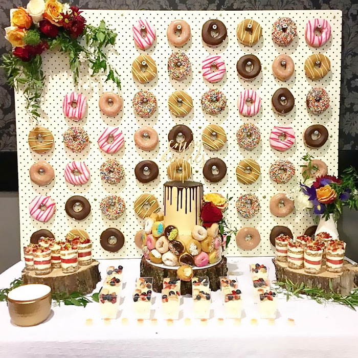 donut-wall-wedding-cake-alternative-37-57bc39dff10e5__700
